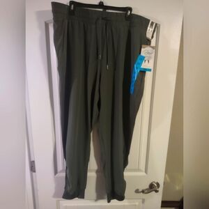 Women's Mondetta green Lined Woven Joggers. New With Tags